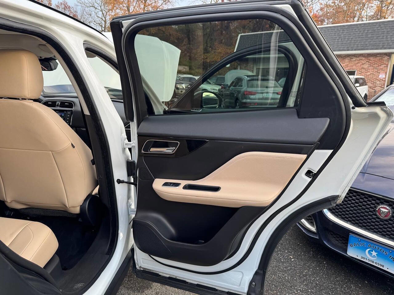 Used 2018 Jaguar F-PACE Premium image 38