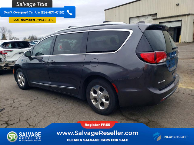 Used 2018 Chrysler Pacifica Limited image 3