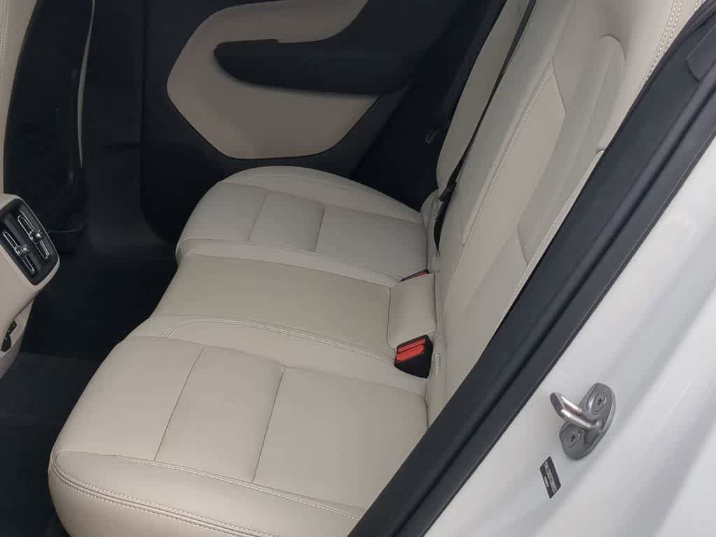 New 2026 Volvo XC40 B5 Plus w/ Climate Package AWD/4WD image 18