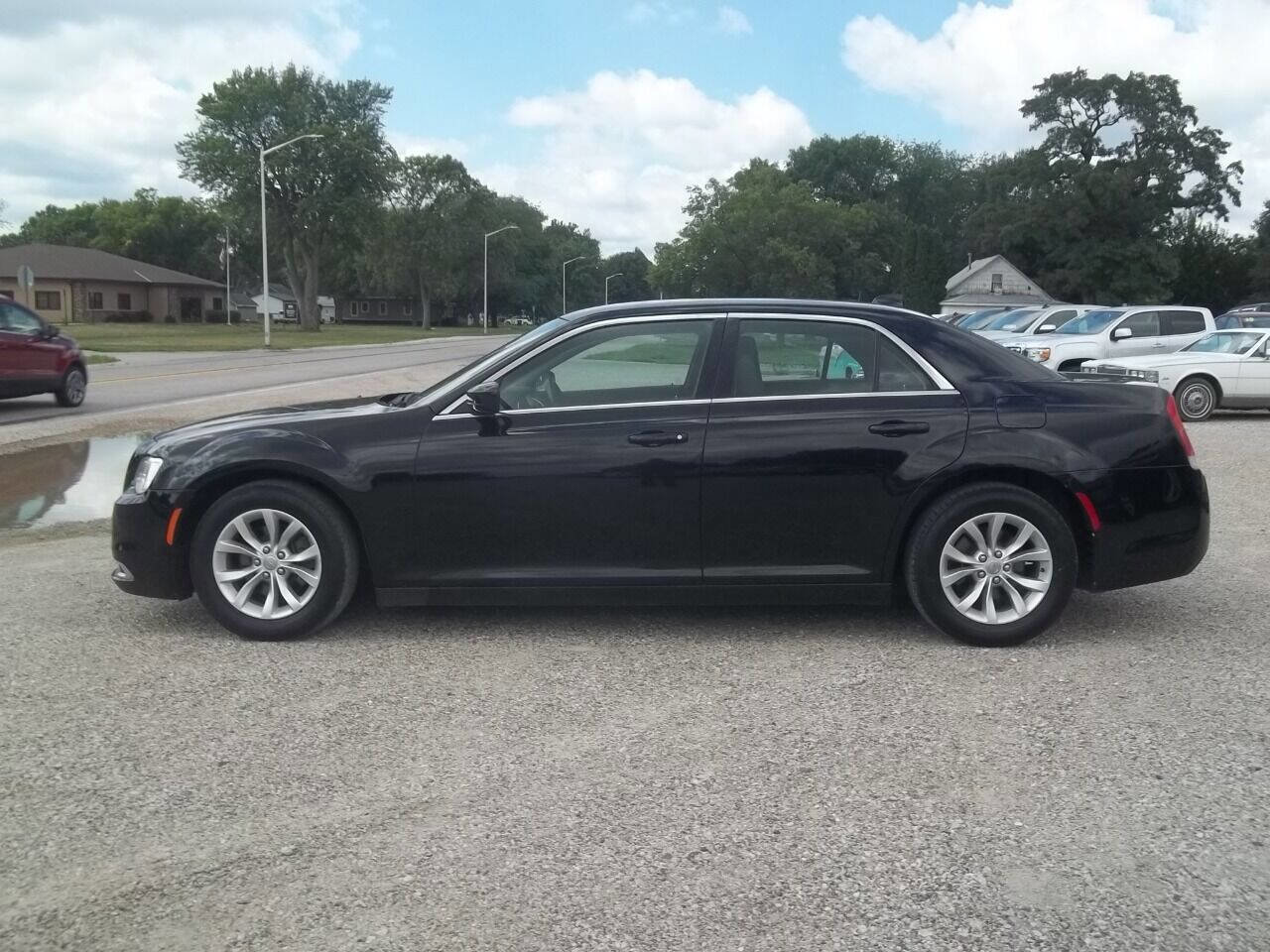 Used 2015 Chrysler 300 Limited image 1