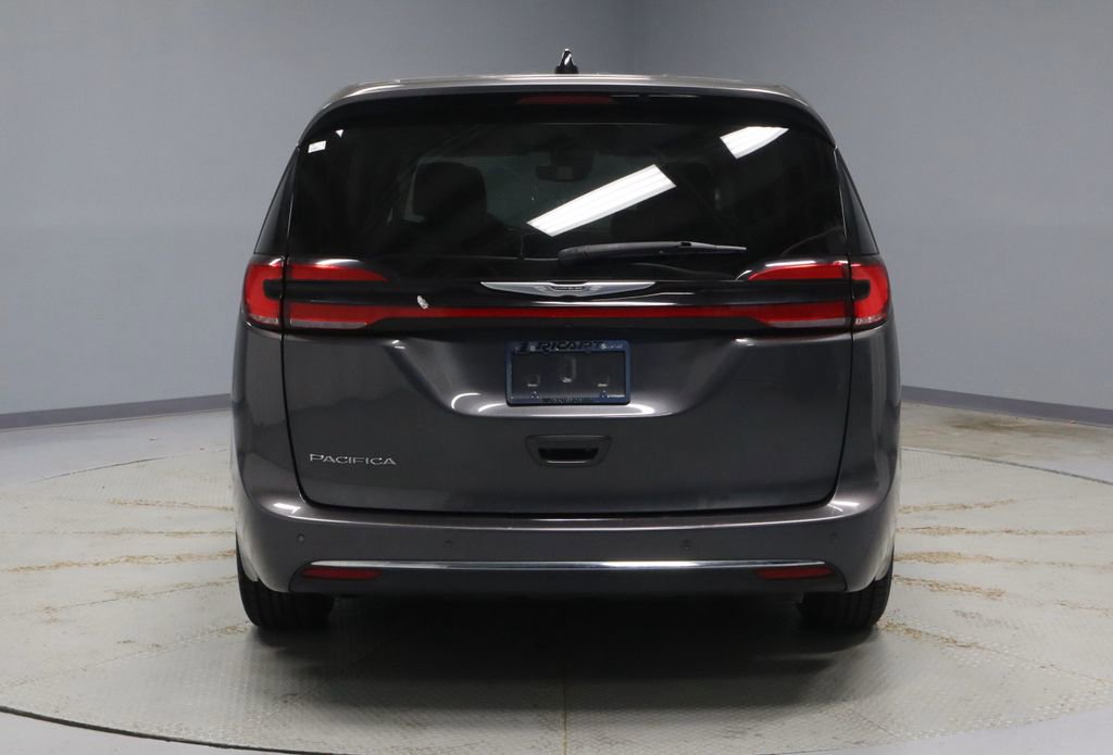 Used 2023 Chrysler Pacifica Touring-L FWD image 9
