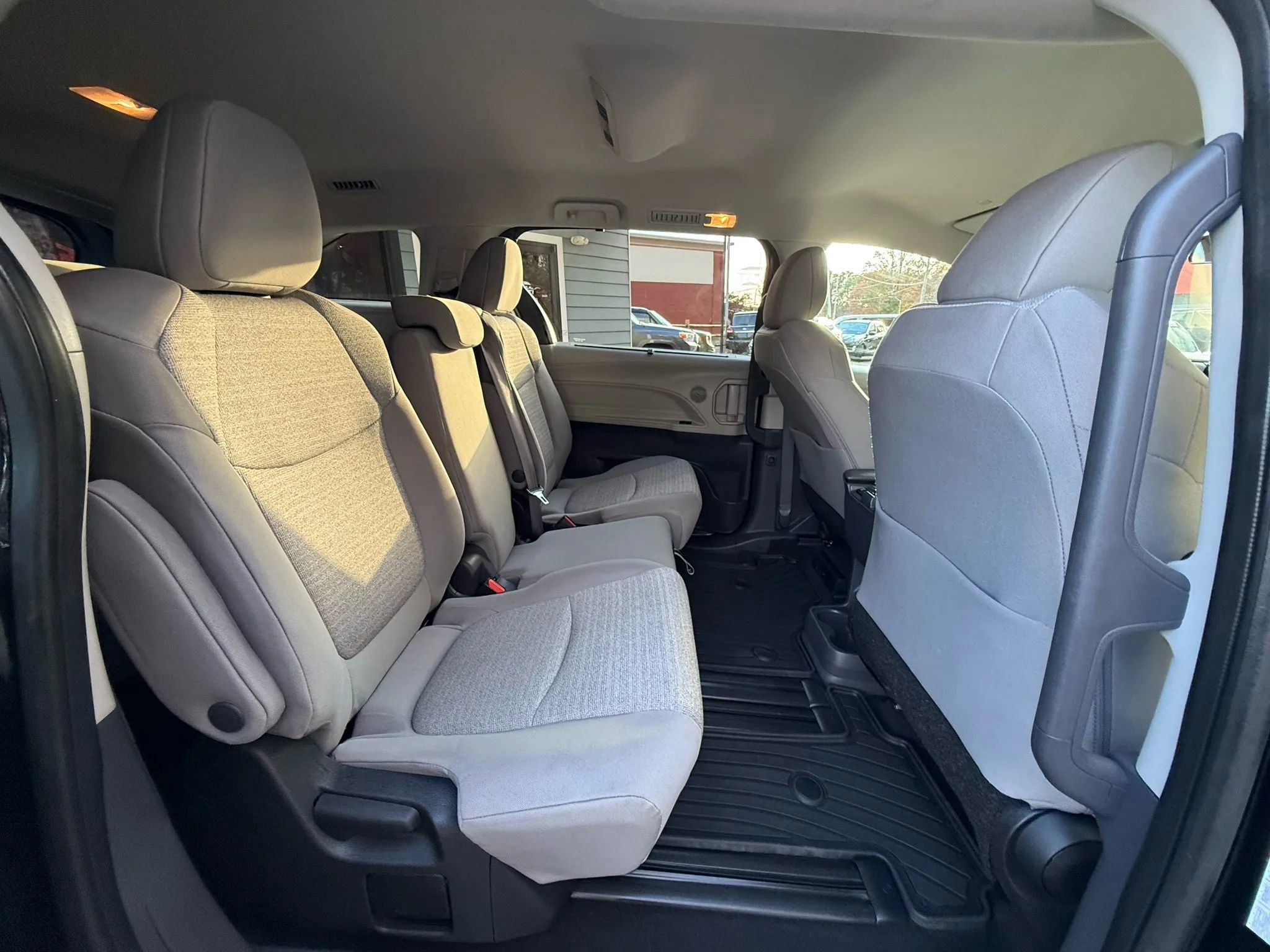 Used 2022 Toyota Sienna LE image 19