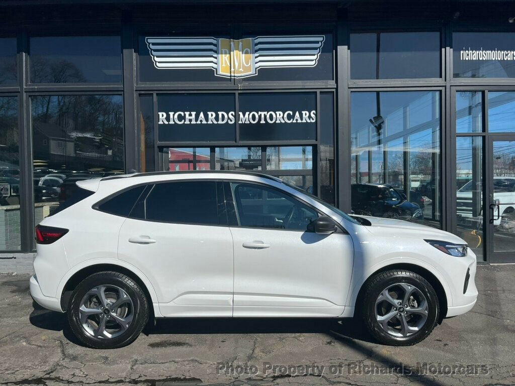 Used 2024 Ford Escape ST-Line image 2