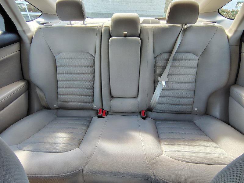 Used 2017 Ford Fusion SE FWD image 16