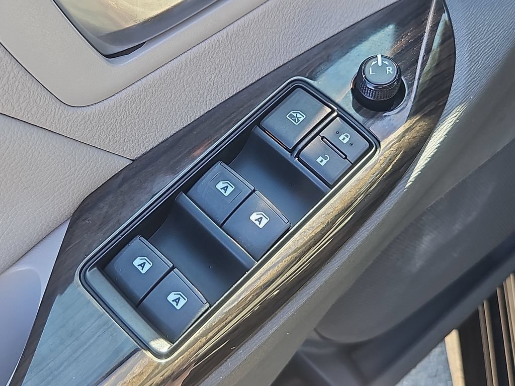Used 2020 Toyota Sienna XLE w/ XLE Navigation Package AWD/4WD image 24
