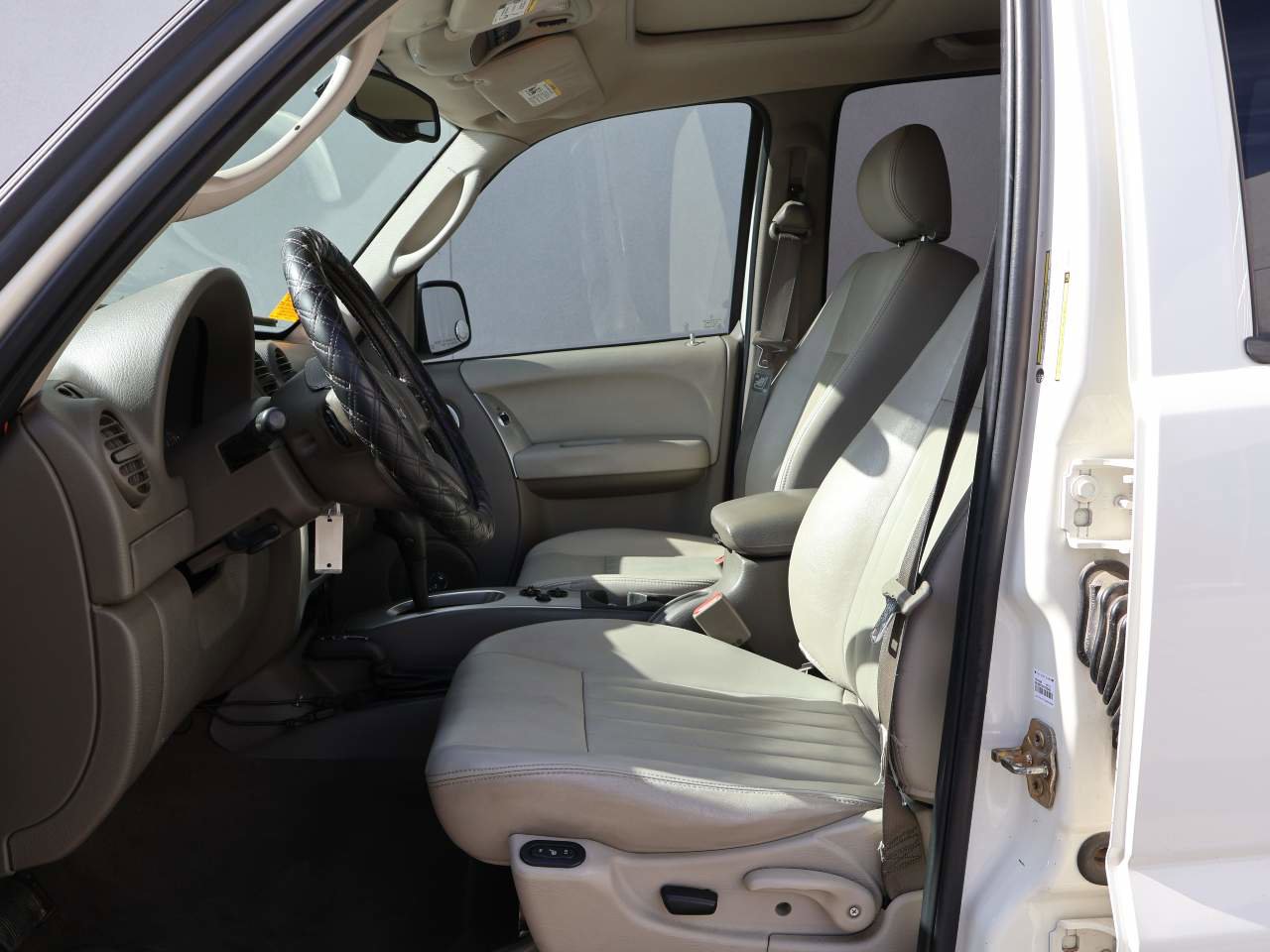 Used 2005 Jeep Liberty Limited AWD/4WD image 8