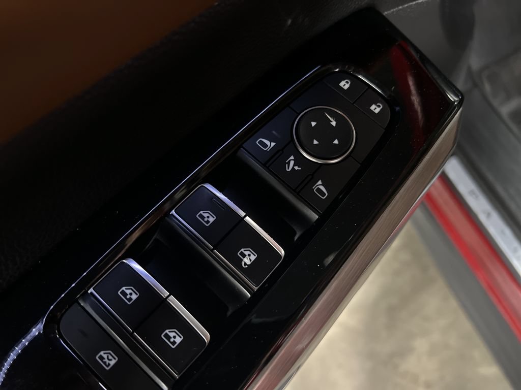 Used 2023 Nissan Pathfinder Platinum AWD/4WD image 18