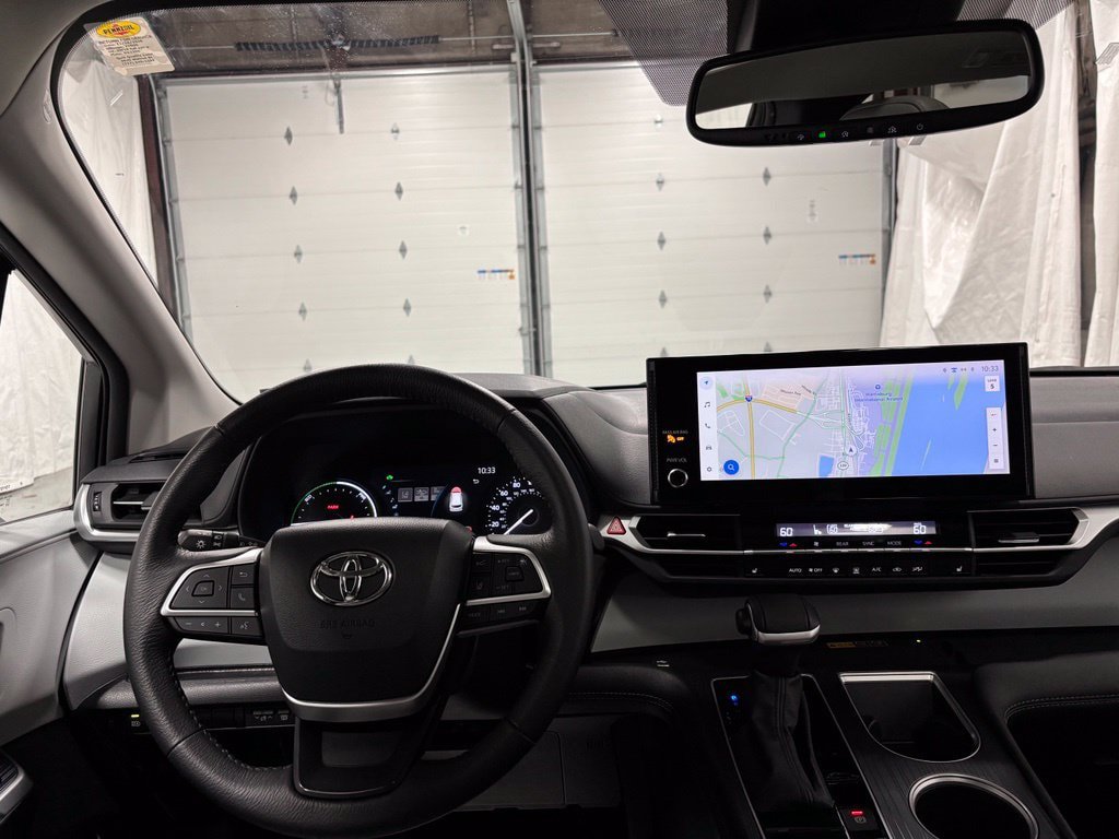 Used 2025 Toyota Sienna XLE AWD/4WD image 16