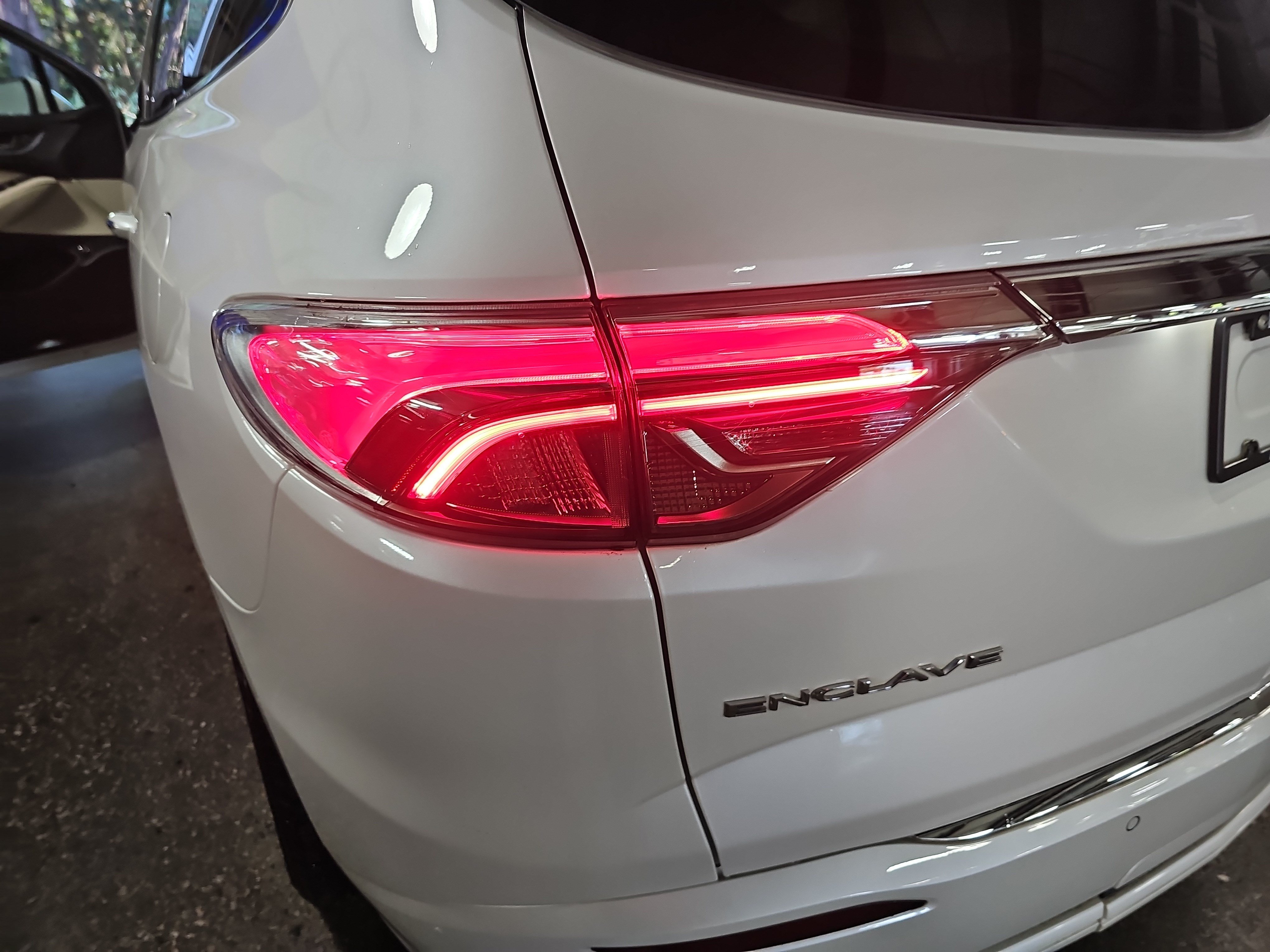 Used 2022 Buick Enclave Avenir w/ Avenir Technology Package FWD image 37