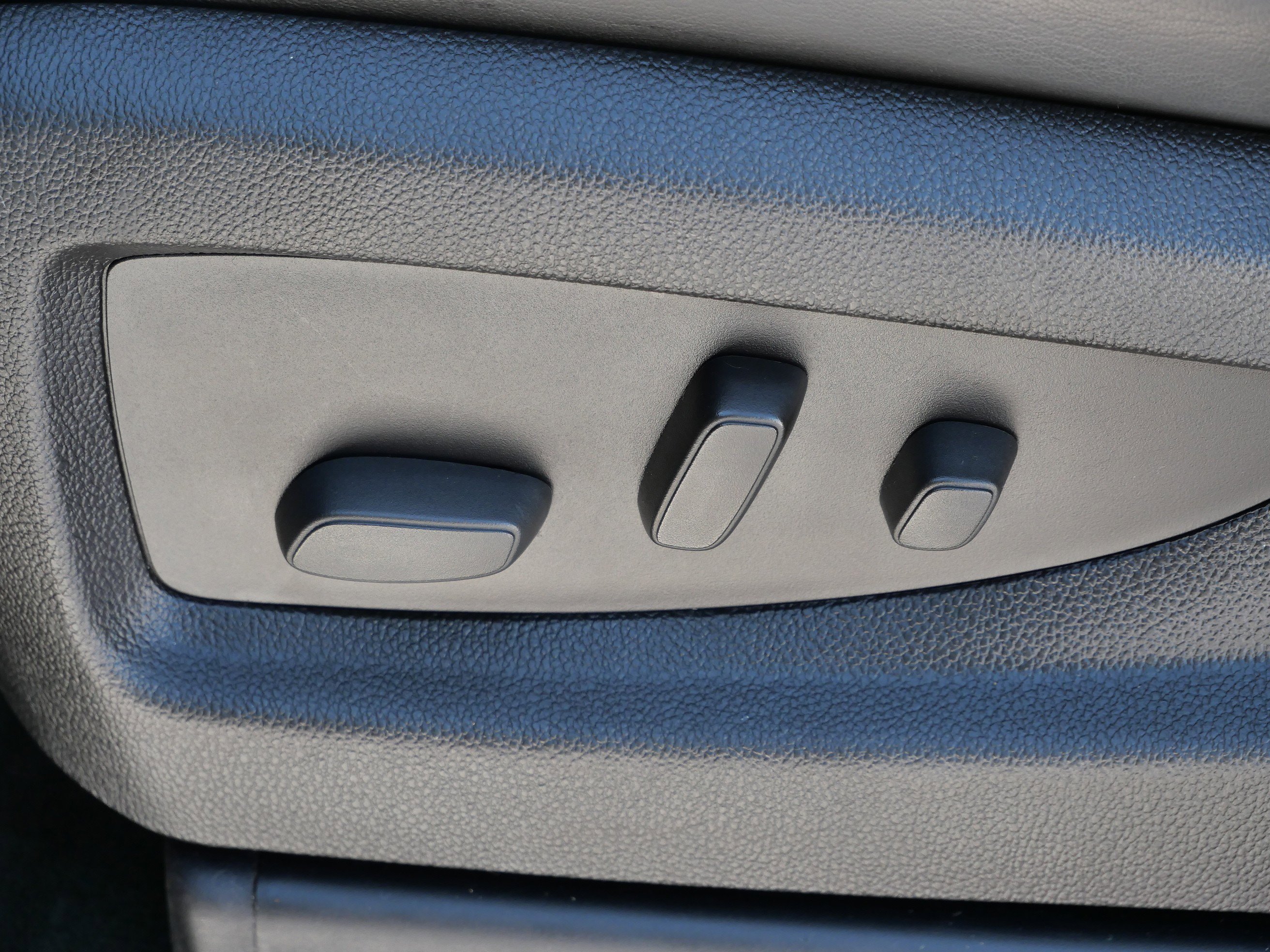 Used 2015 GMC Yukon XL Denali w/ Touring Package image 17