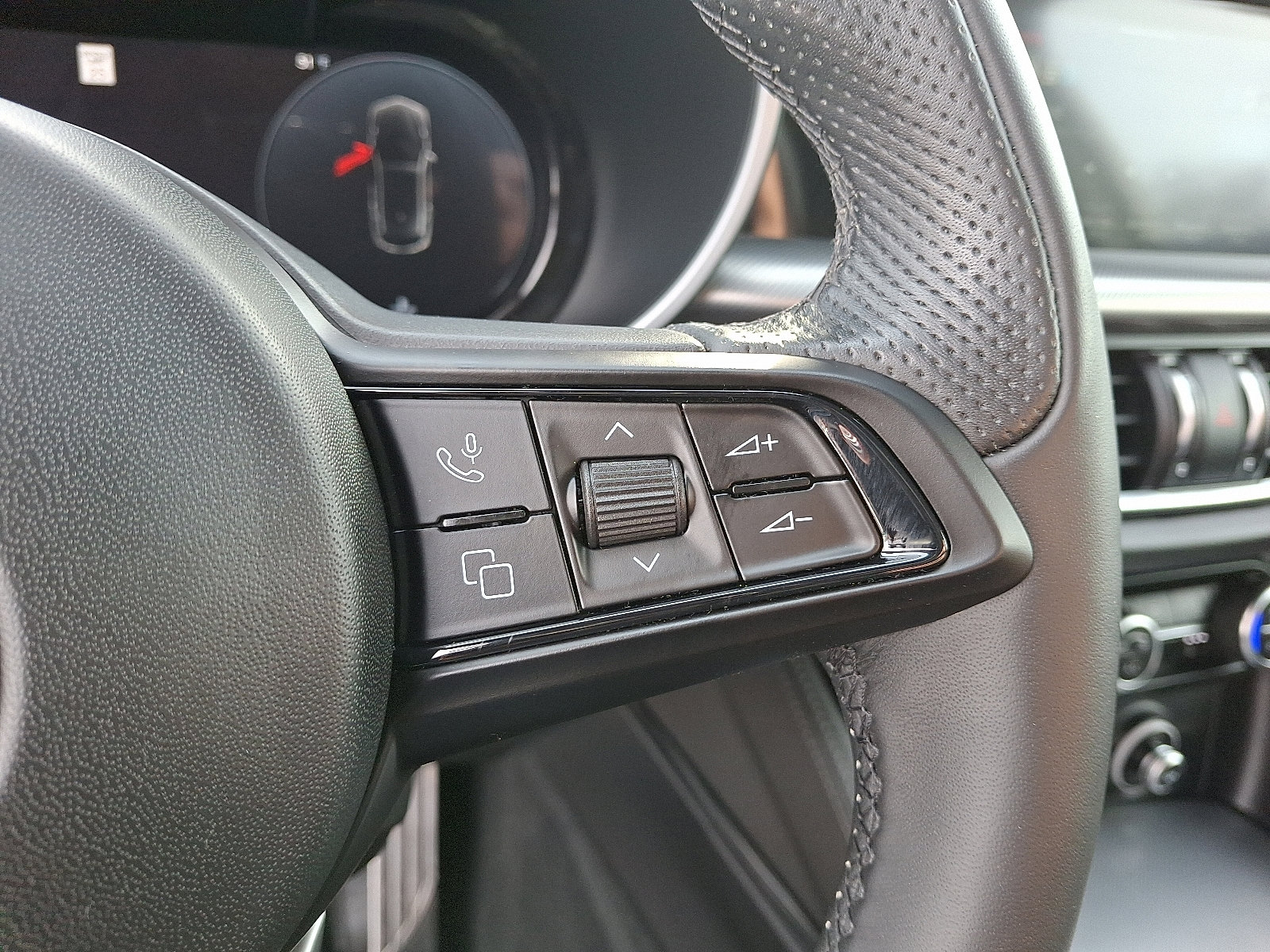 Used 2024 Alfa Romeo Stelvio Ti w/ Active Assist Plus Package image 23