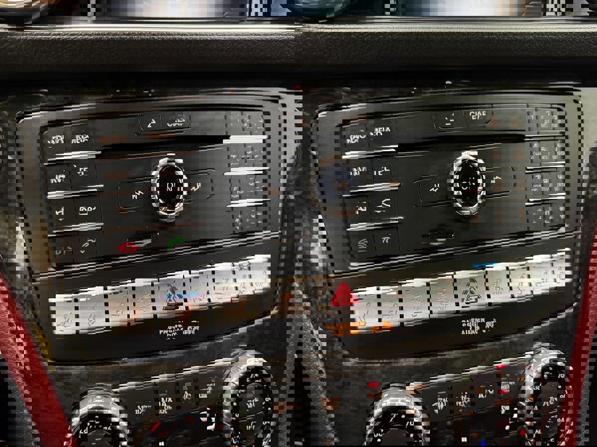 Used 2017 Mercedes-Benz SL 550 image 30