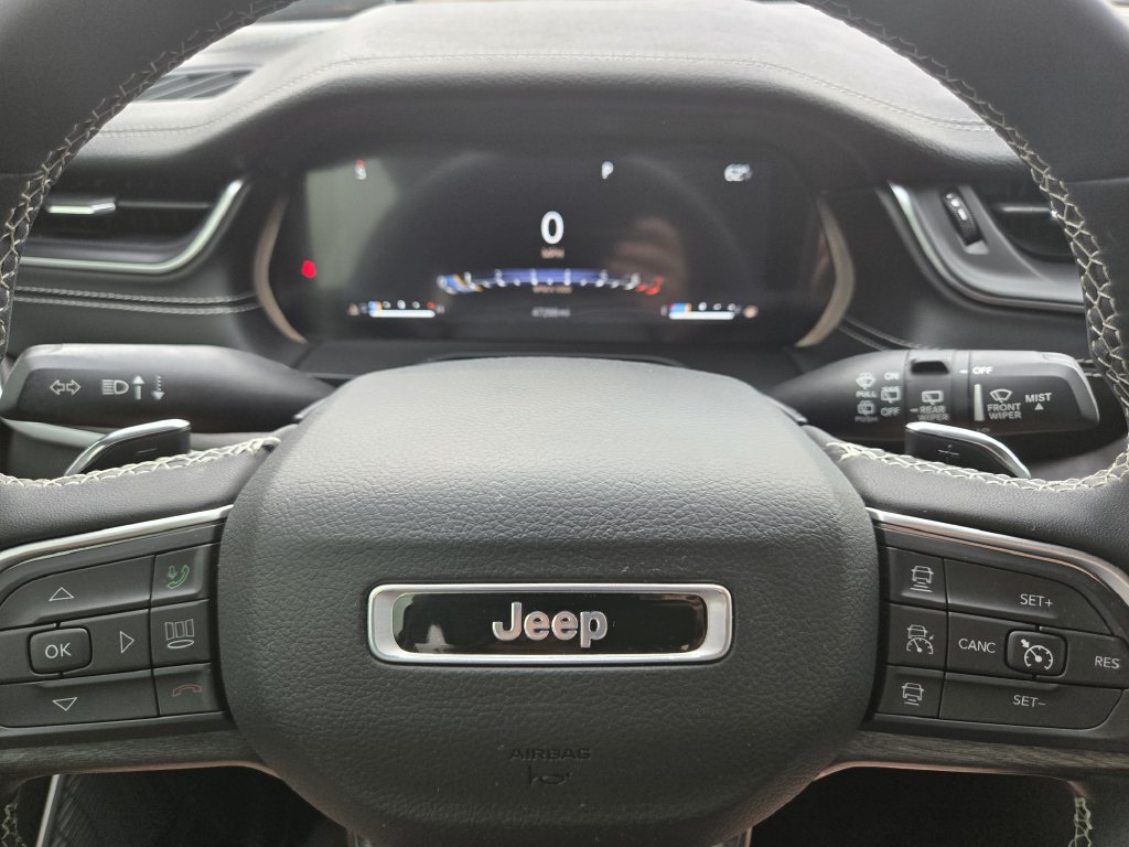 Used 2024 Jeep Grand Cherokee Limited w/ Luxury Tech Group II AWD/4WD image 17