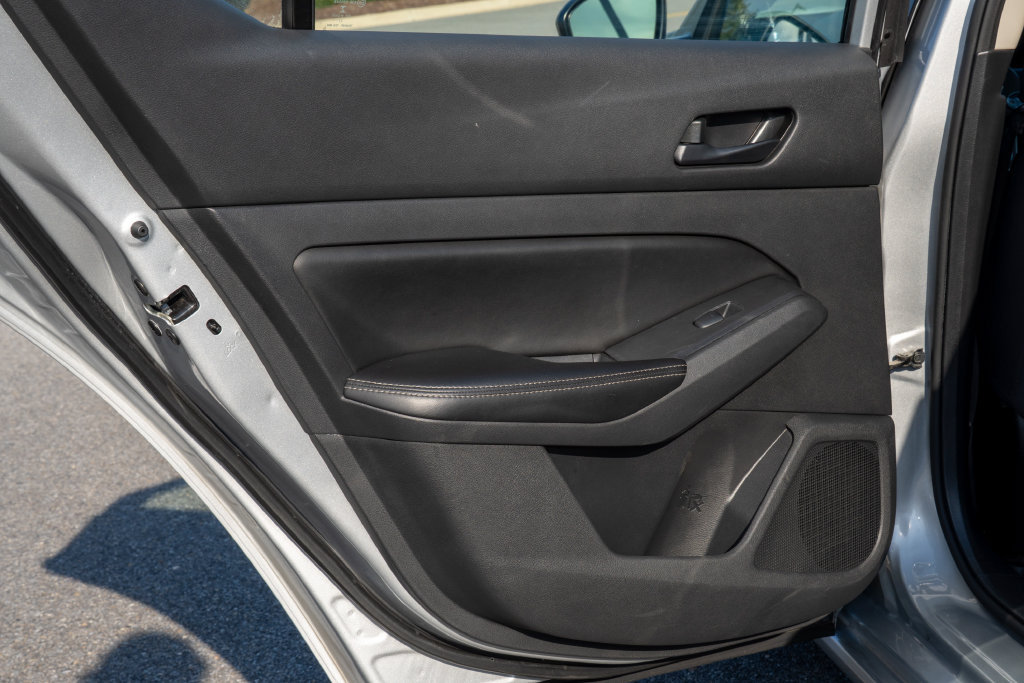 Used 2024 Nissan Altima 2.5 SV FWD image 10