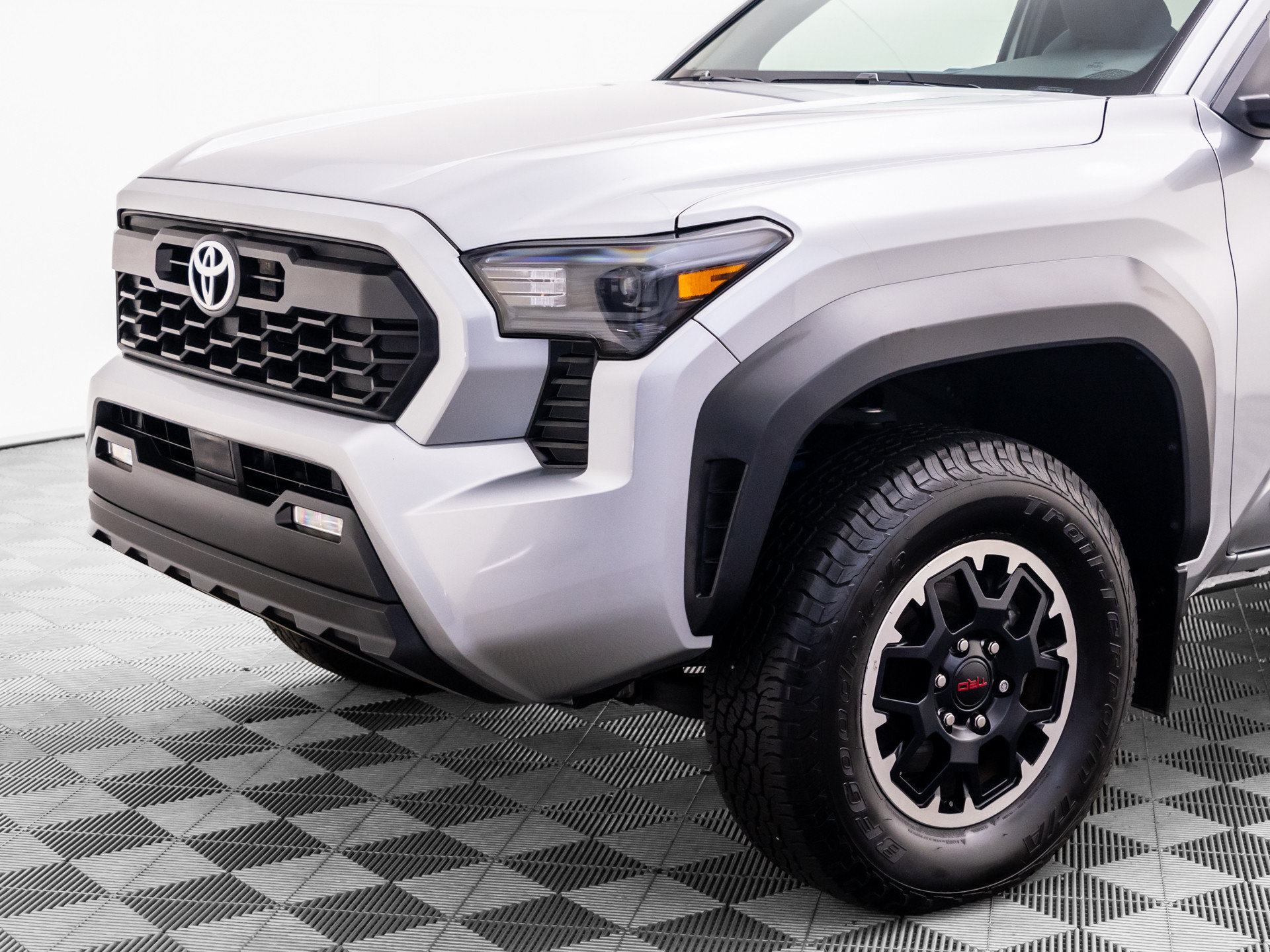 Used 2024 Toyota Tacoma TRD Off-Road AWD/4WD image 32