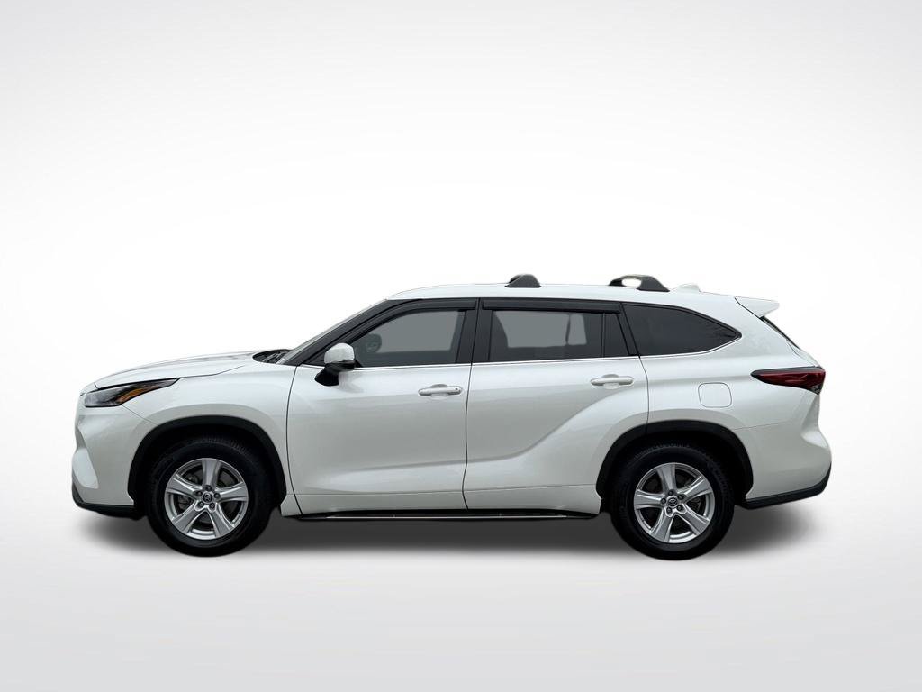 Used 2021 Toyota Highlander L FWD image 2