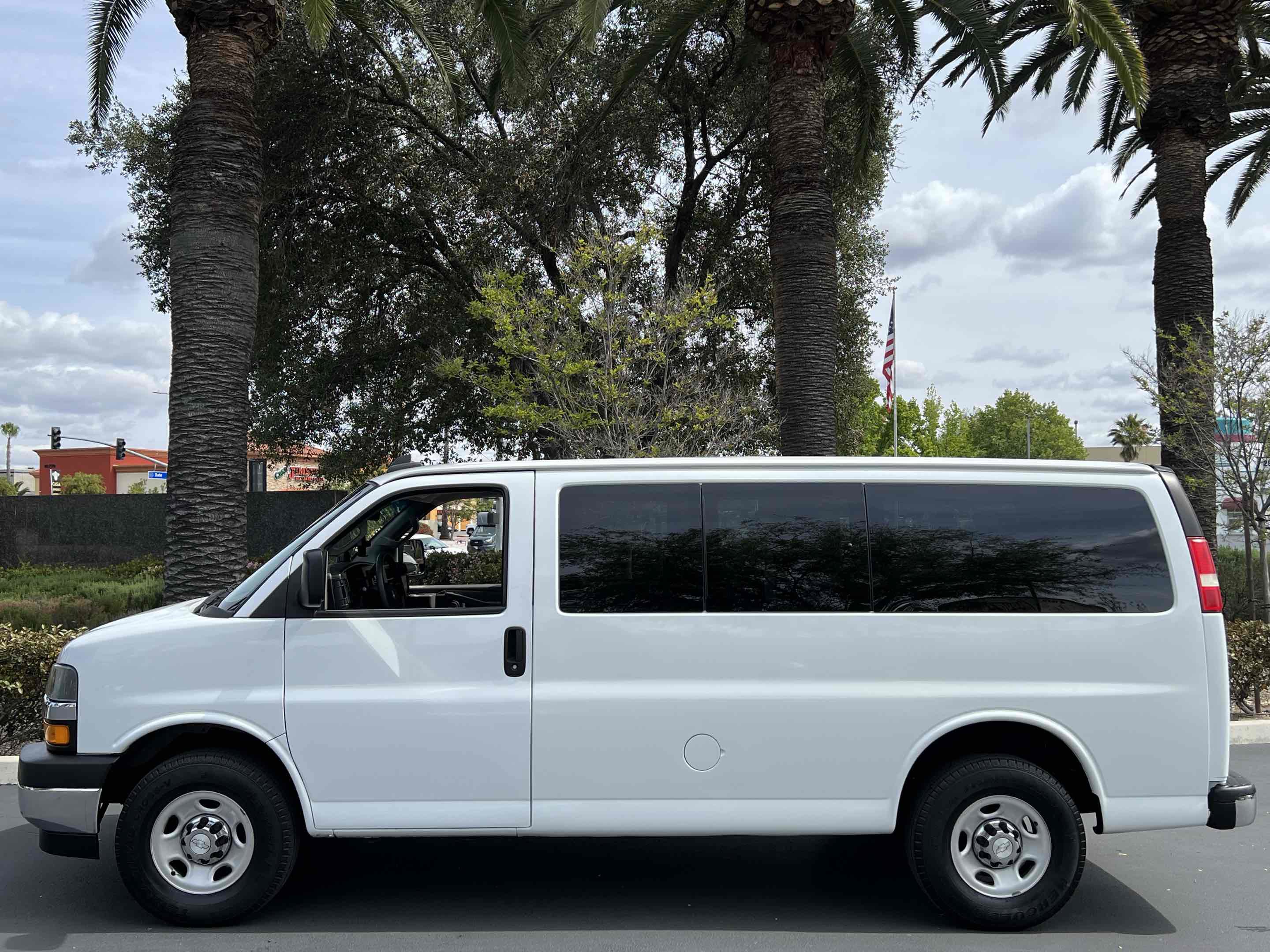 Used 2018 Chevrolet Express 3500 LT w/ LT Preferred Equipment Group RWD image 13