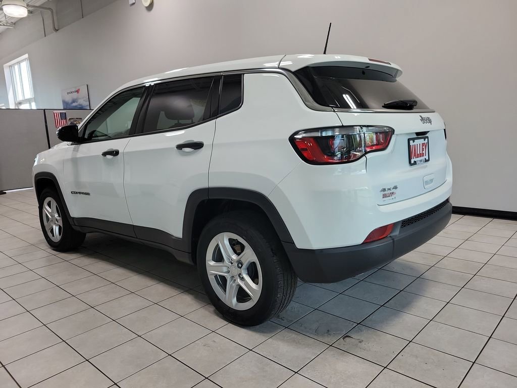 Used 2023 Jeep Compass Sport AWD/4WD image 9