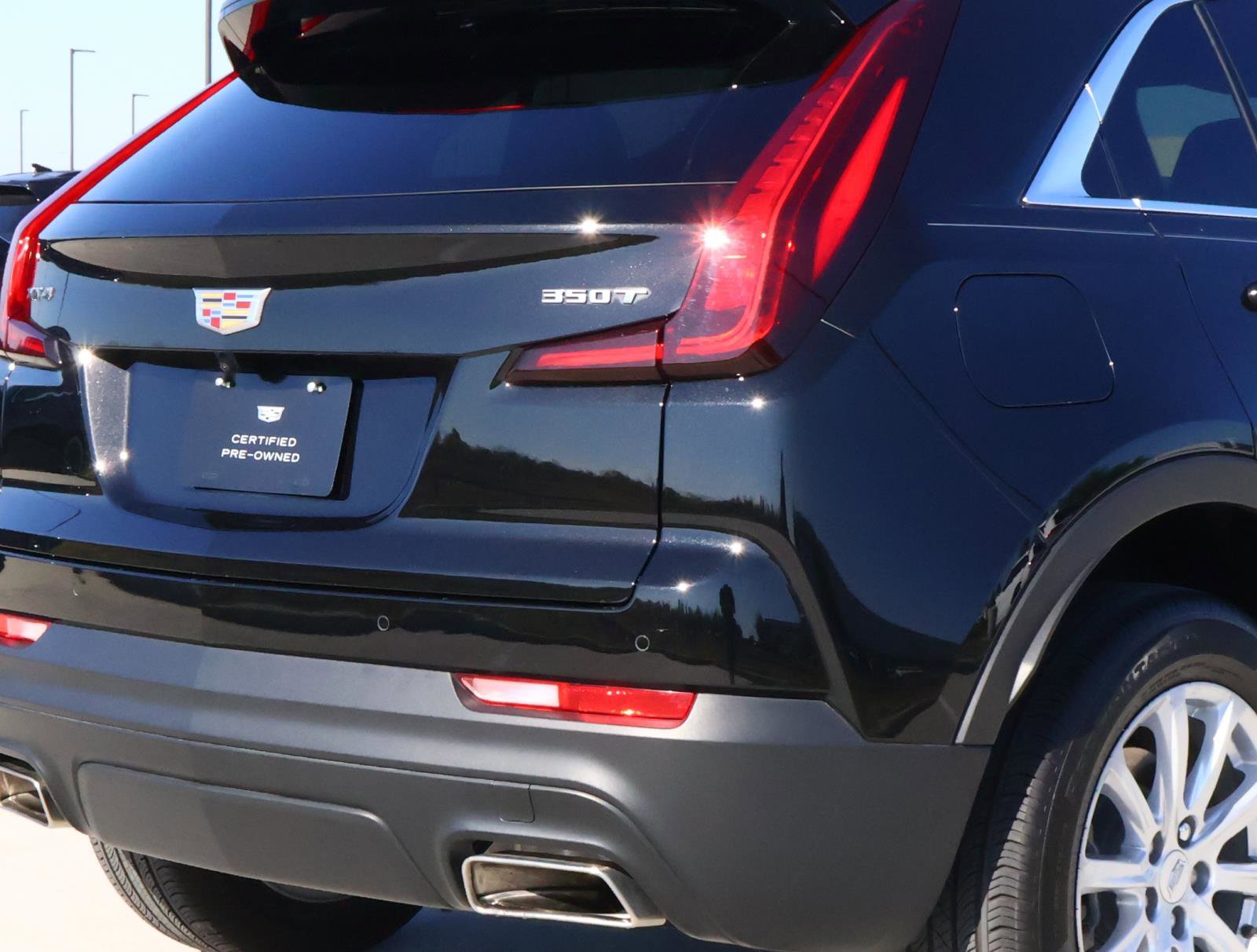 Used 2023 Cadillac XT4 Luxury w/ Cold Weather Package image 11