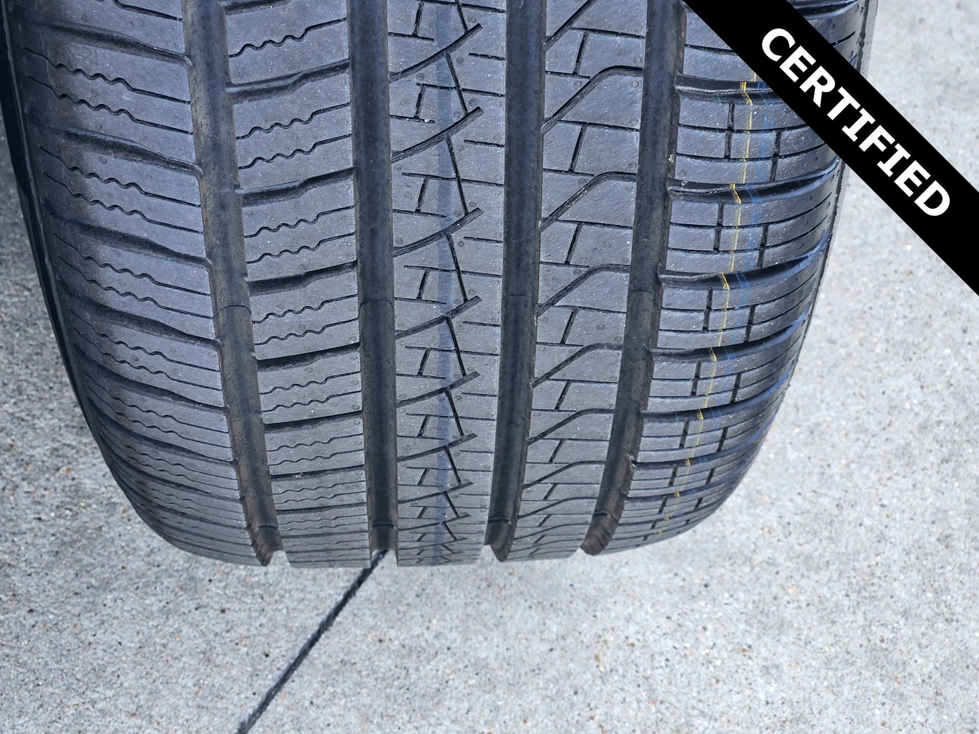 Certified 2022 Mercedes-Benz GLE 350 w/ AMG Line Interior image 13