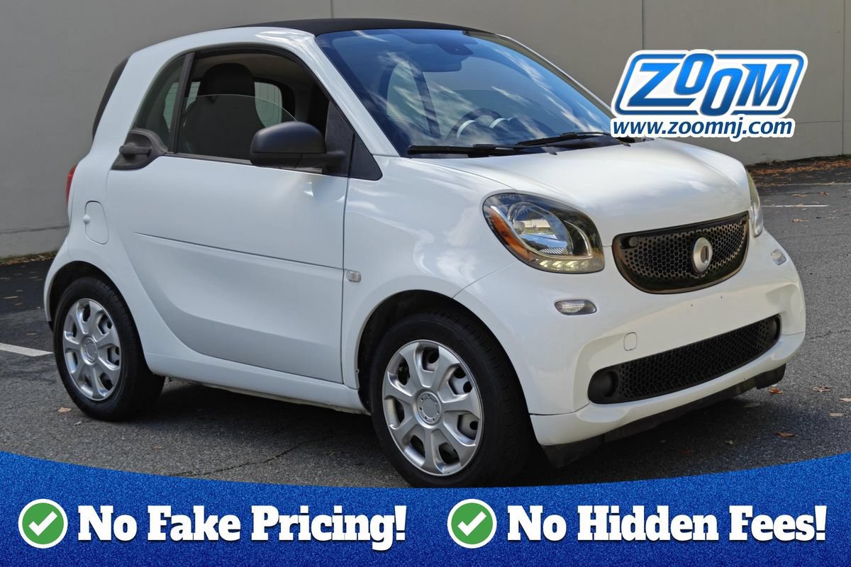 Used 2017 smart fortwo pure RWD image 1