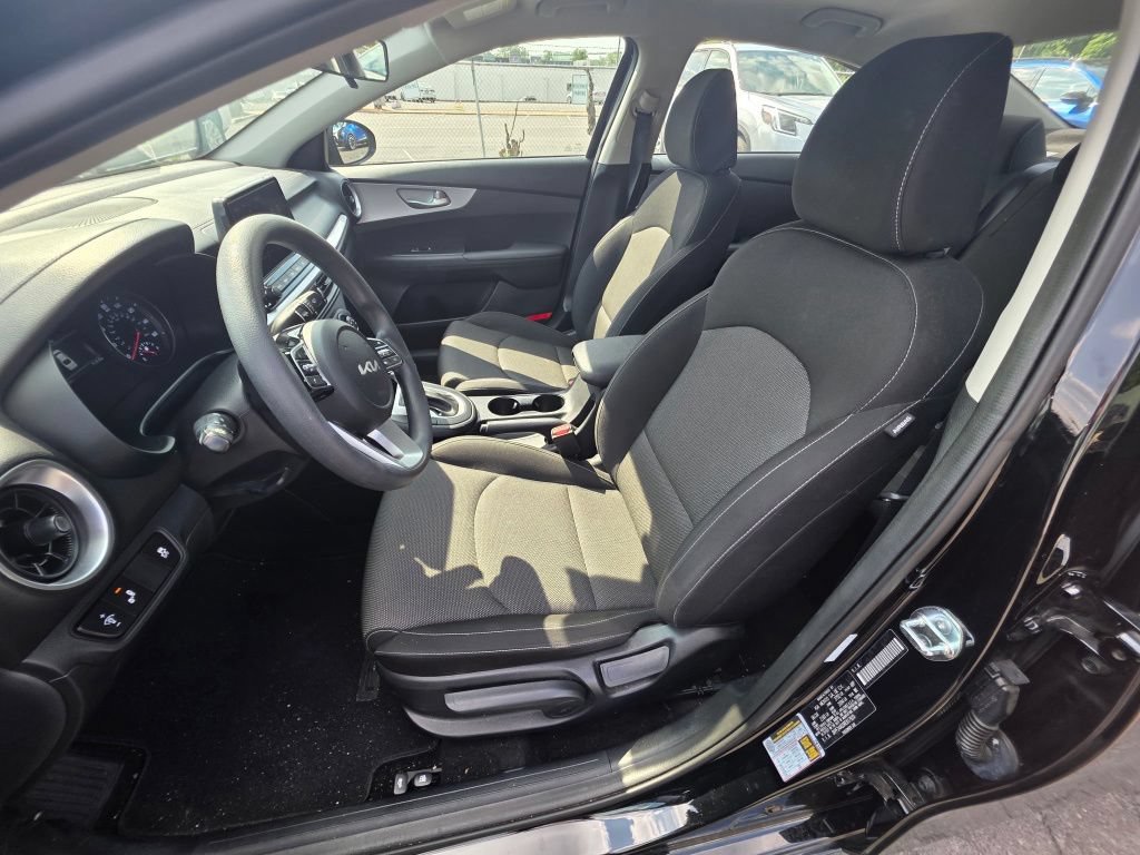 Used 2024 Kia Forte LXS w/ LXS Technology Package FWD image 6