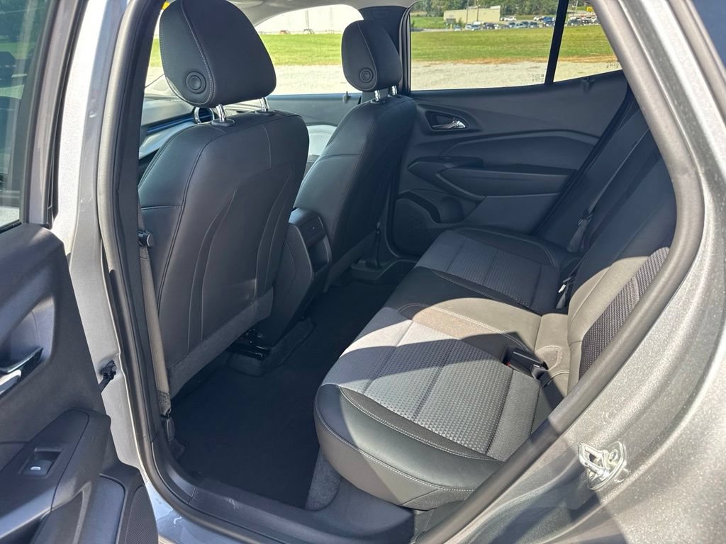 Used 2025 Chevrolet Trax LT FWD image 14