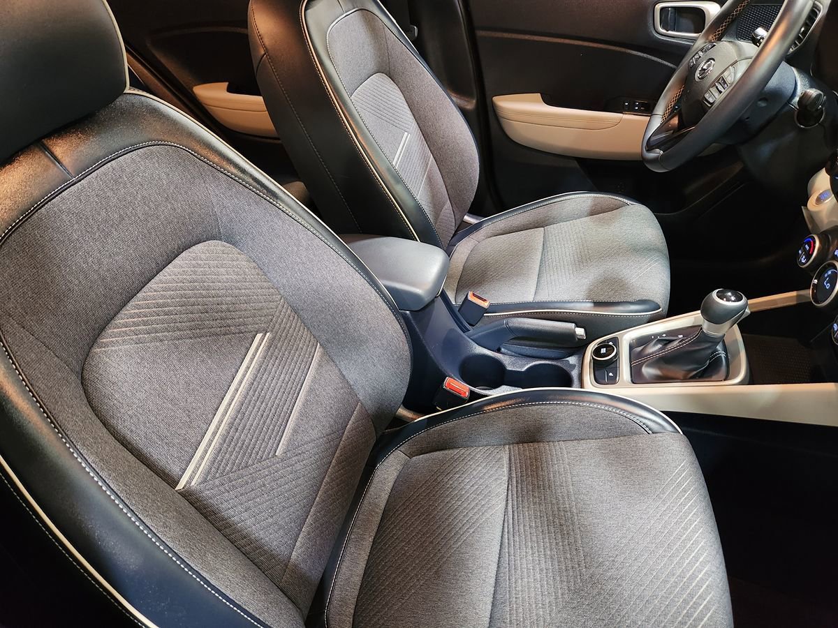 Used 2021 Hyundai Venue FWD image 29