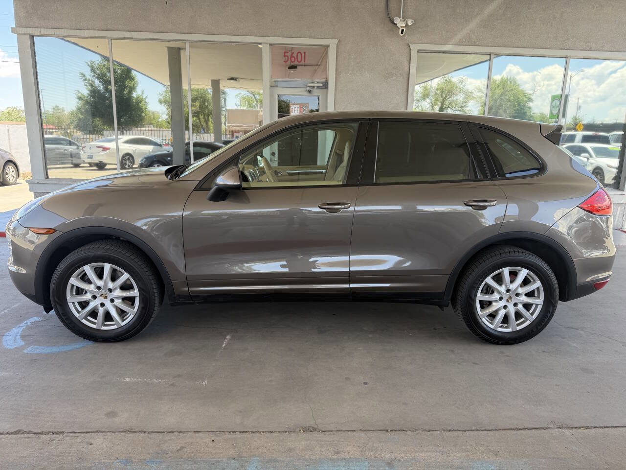 Used 2013 Porsche Cayenne Diesel AWD/4WD image 7
