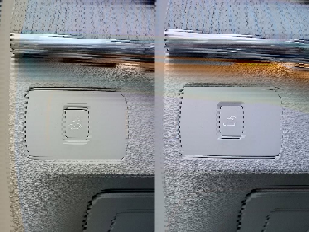 Used 2023 Volvo XC90 B6 Plus image 19