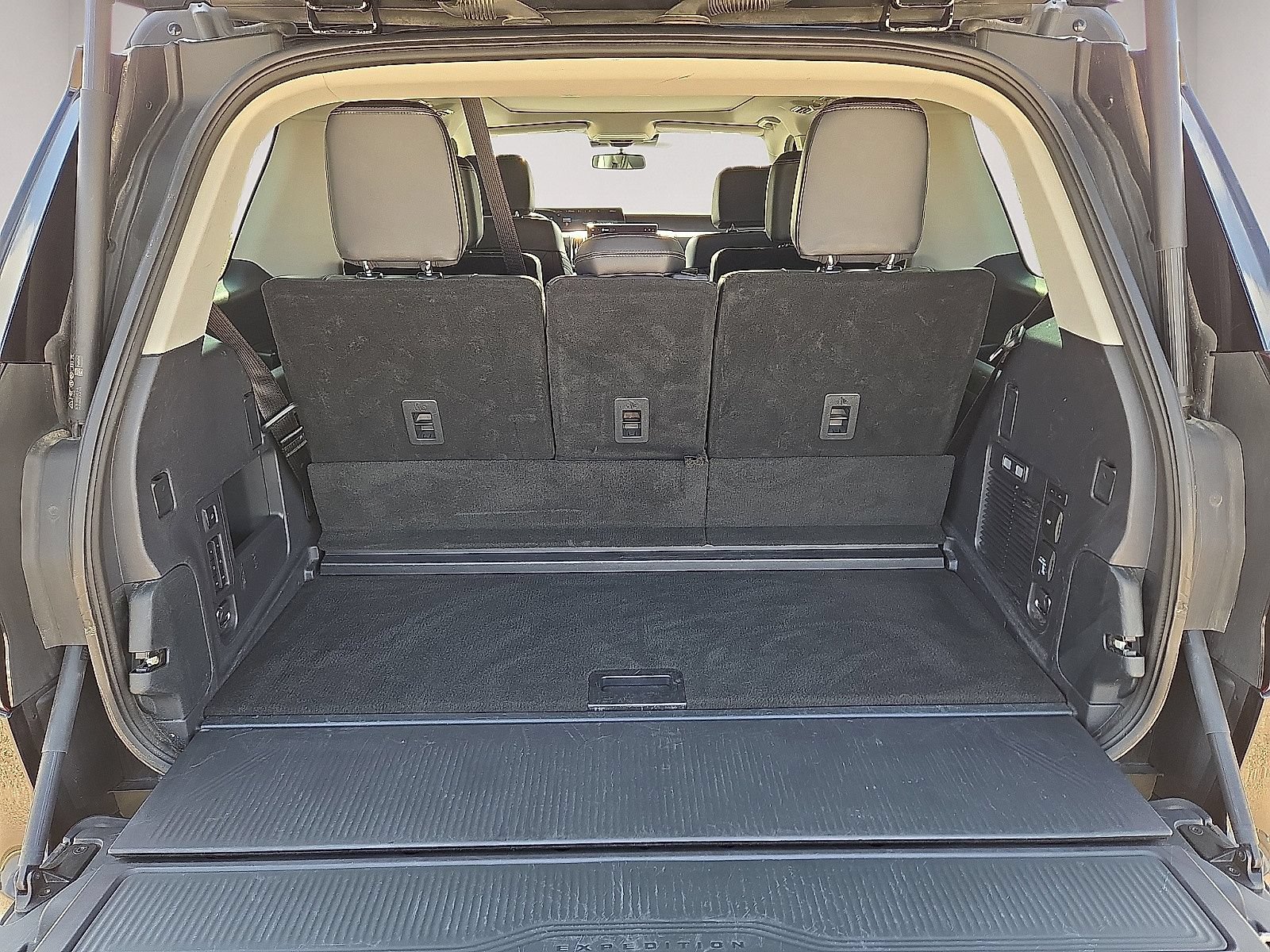 Used 2025 Ford Expedition Platinum AWD/4WD image 13