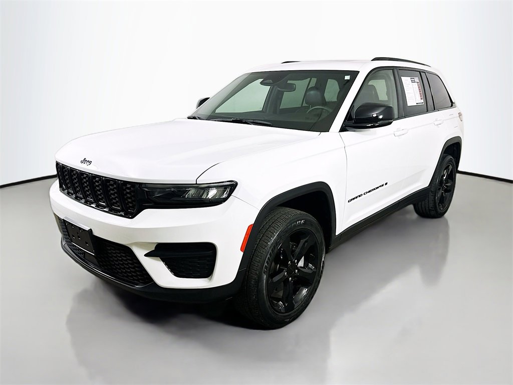 Used 2022 Jeep Grand Cherokee Altitude image 3