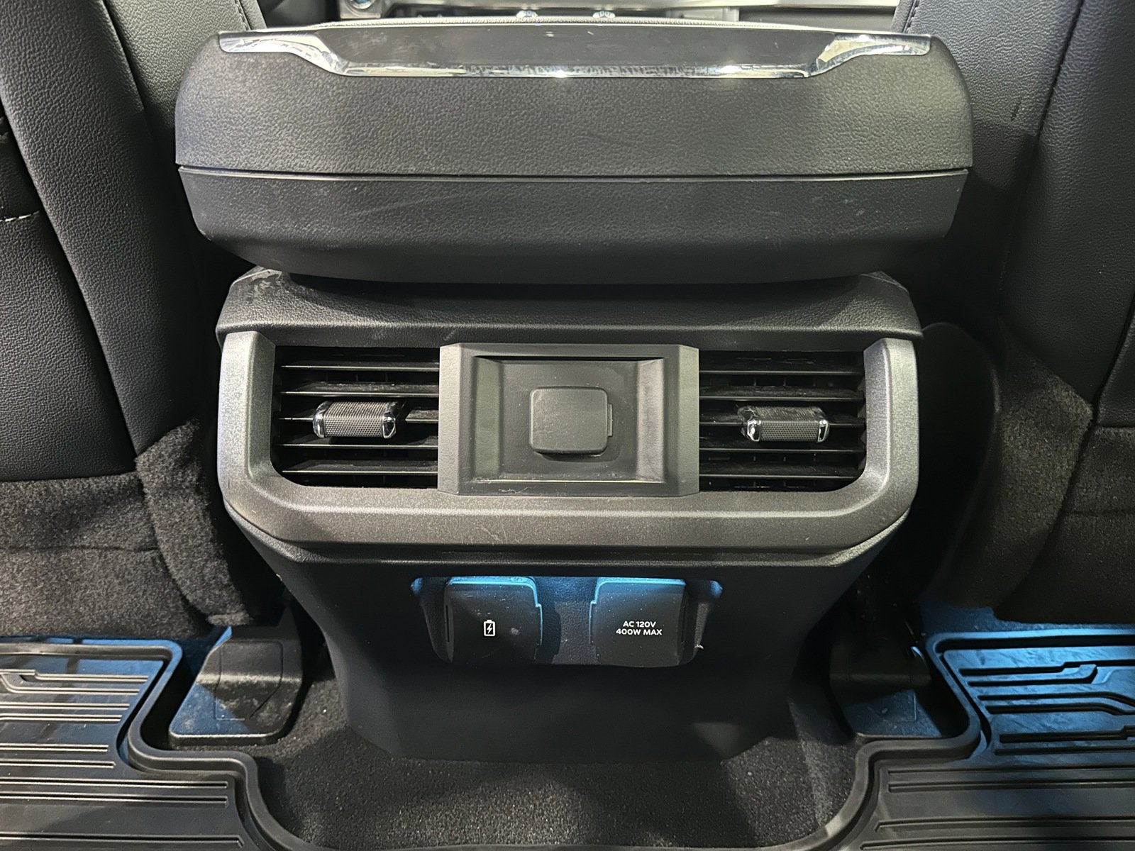 Used 2023 Ford F150 Lariat w/ Trailer Tow Package image 19