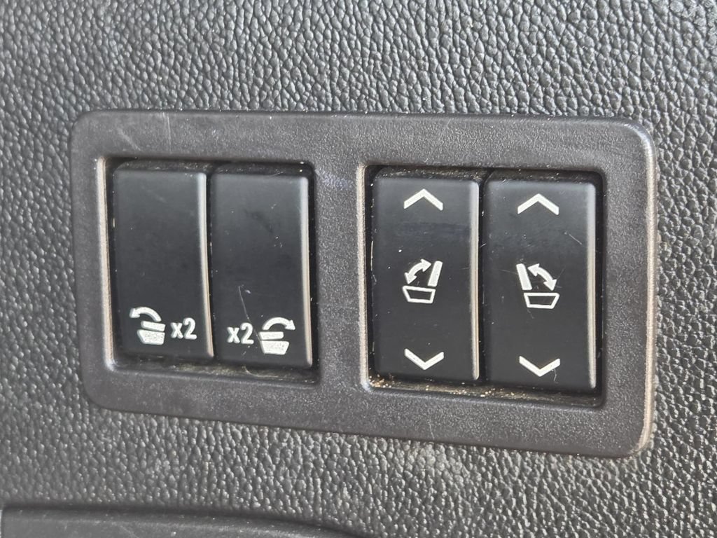 Used 2017 GMC Yukon XL Denali RWD image 46