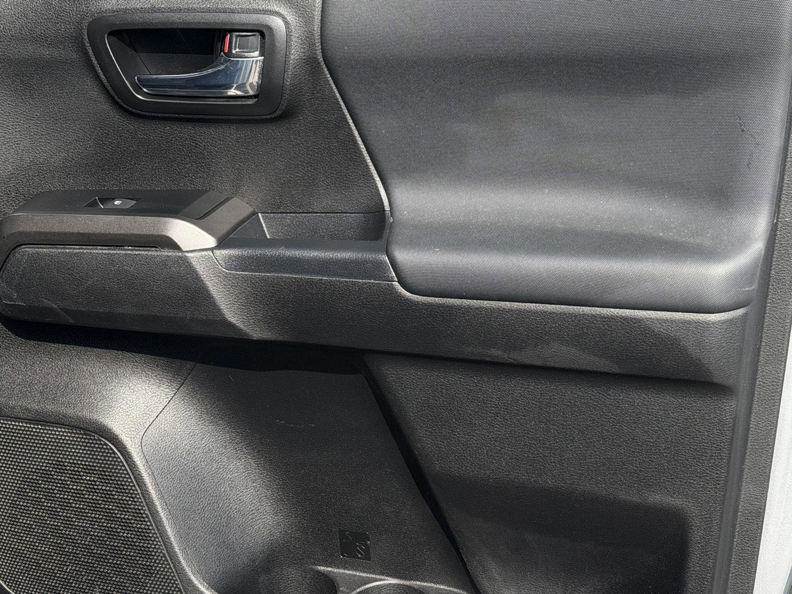 Used 2022 Toyota Tacoma TRD Sport image 25