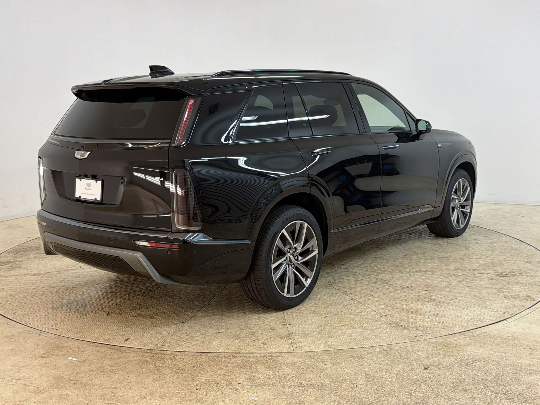 New 2027 Cadillac Vistiq Sport w/ LPO, Floor Liner Package AWD/4WD image 9