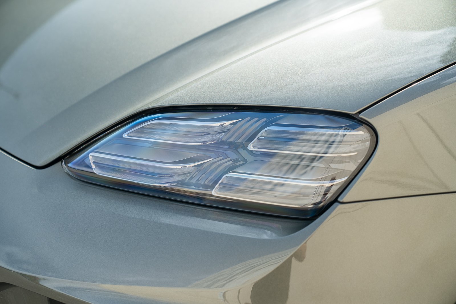 Certified 2025 Porsche Macan Turbo Electric AWD/4WD image 29
