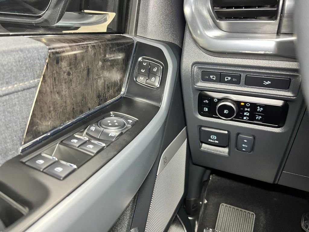 Used 2023 Ford F150 Lariat w/ Trailer Tow Package image 31