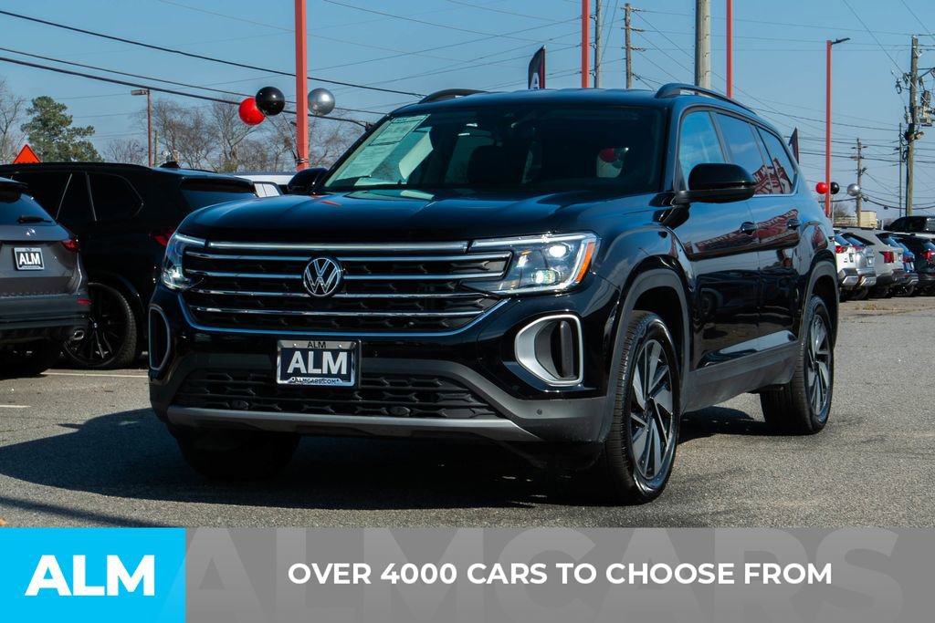 Used 2025 Volkswagen Atlas SE image 2
