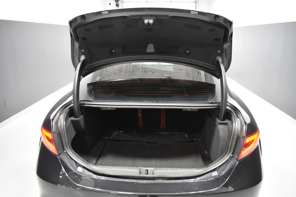 Used 2022 Alfa Romeo Giulia Veloce image 34
