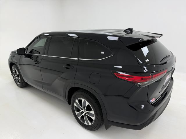 Used 2021 Toyota Highlander XLE FWD image 38