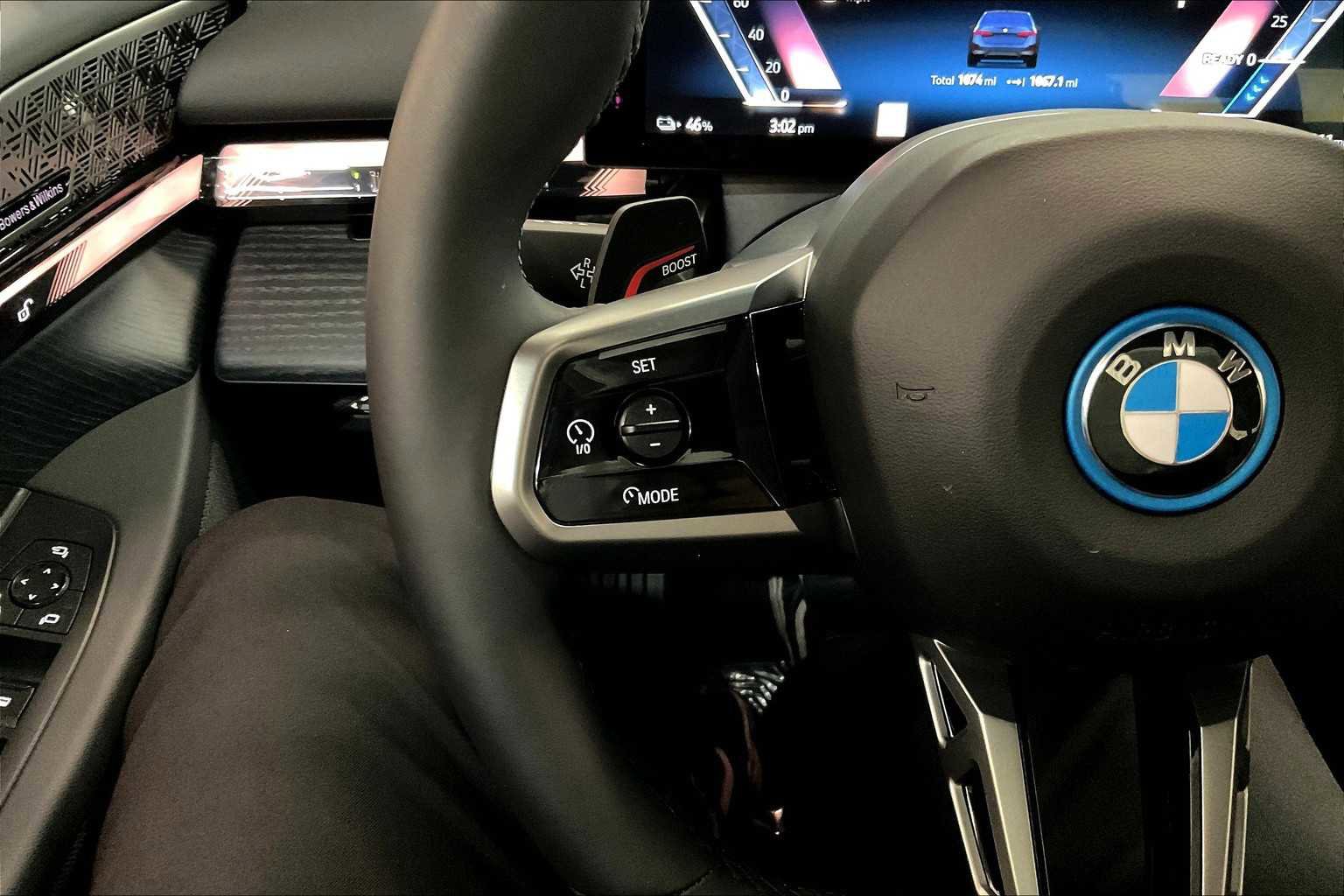 Used 2025 BMW i5 xDrive40 w/ Executive Package image 21