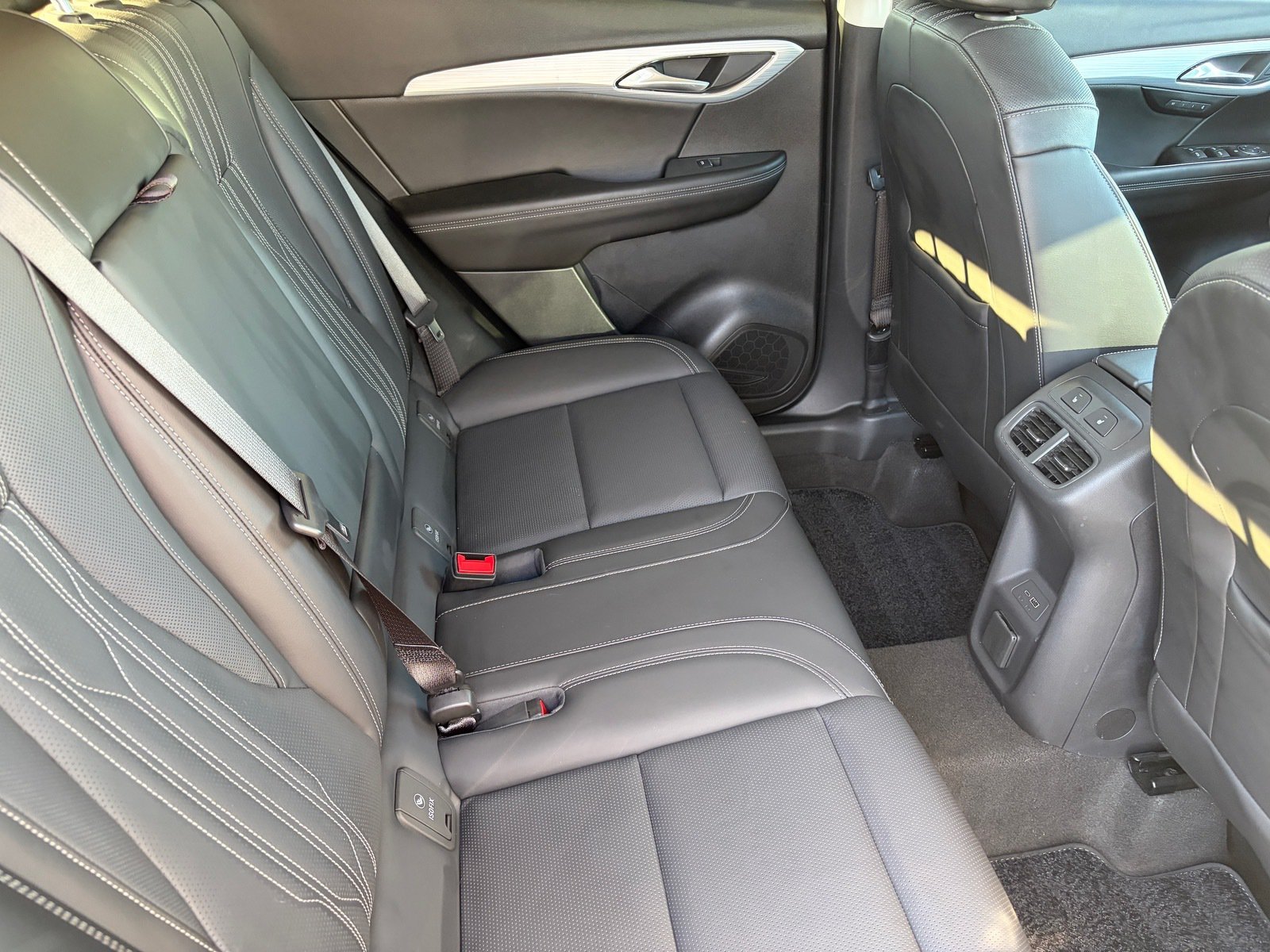 Used 2025 Buick Envision Avenir AWD/4WD image 11
