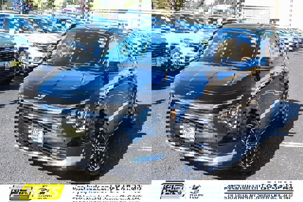 Used 2023 Kia Niro EX image 1