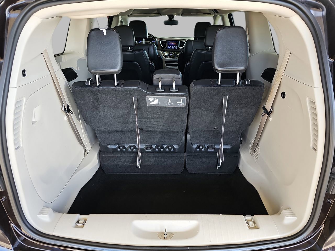 Used 2017 Chrysler Pacifica Touring-L image 15