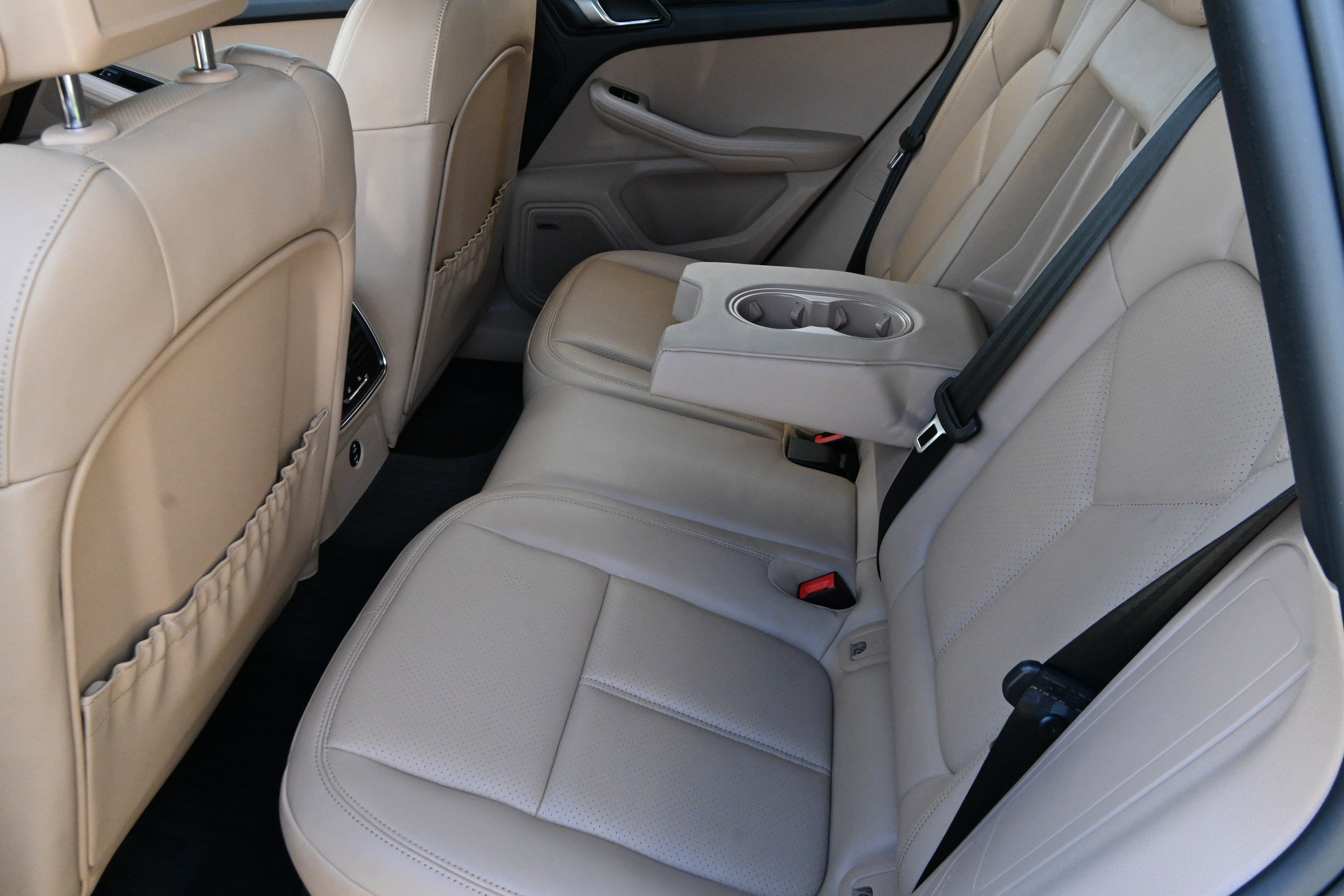 Used 2024 Porsche Macan image 12