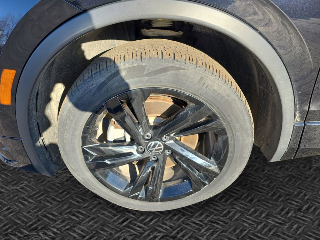 Used 2023 Volkswagen Tiguan SE R-Line image 11