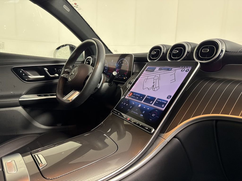 Used 2024 Mercedes-Benz GLC 300 4MATIC w/ AMG Line image 9