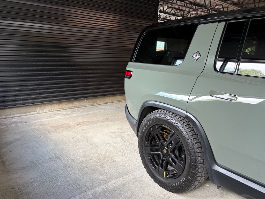 Used 2023 Rivian R1S Launch Edition AWD/4WD image 10