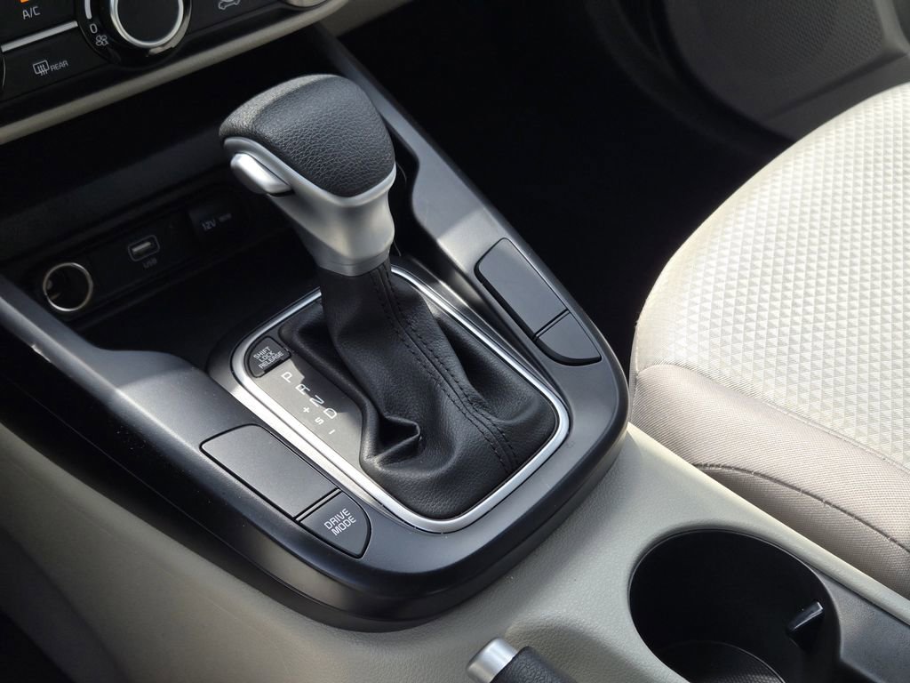 Certified 2025 Kia Soul LX w/ LX Technology Package FWD image 9
